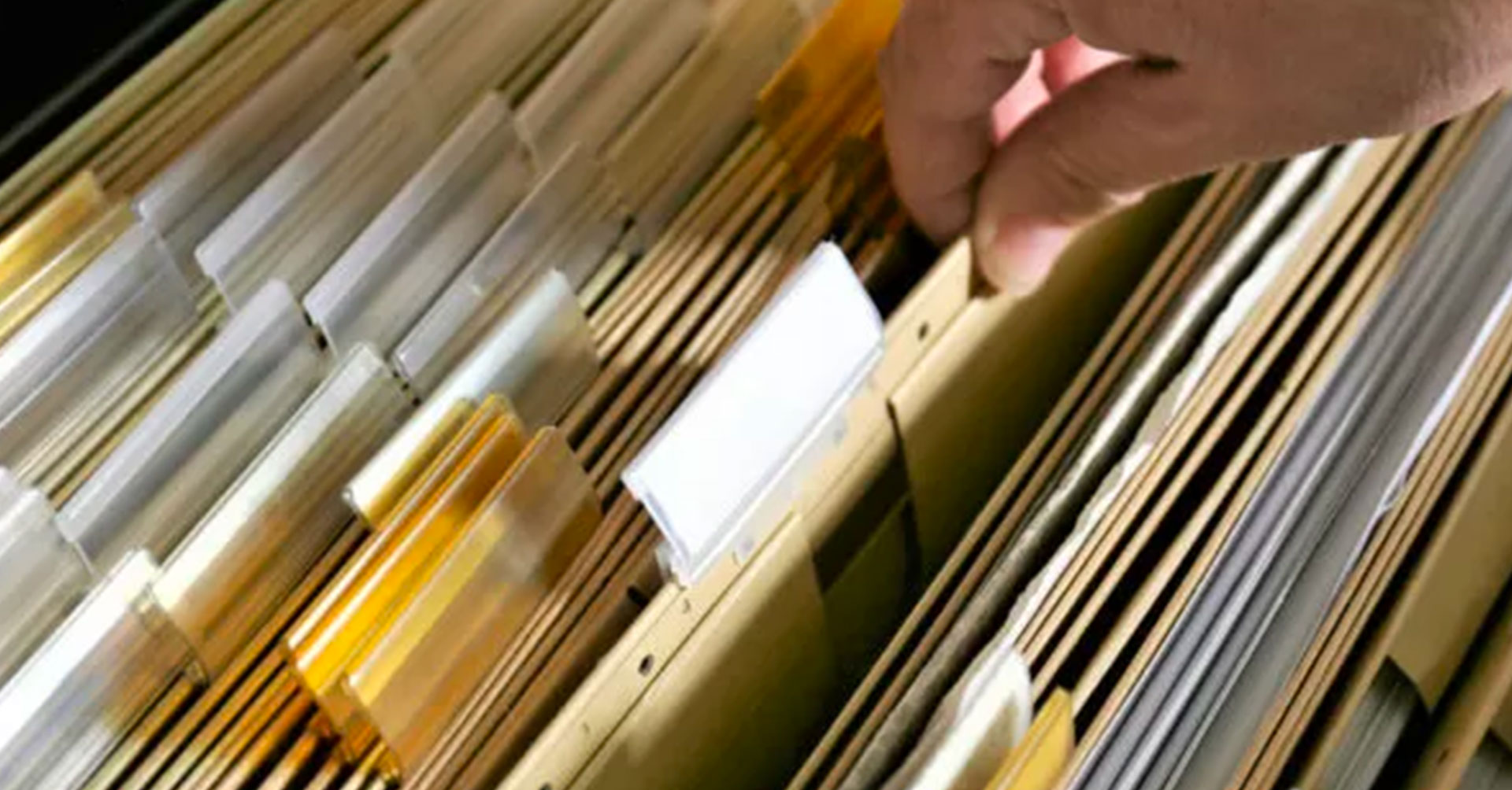 L'onere della prova nei rapporti bancari: il correntista deve richiedere la documentazione prima di agire in giudizio.